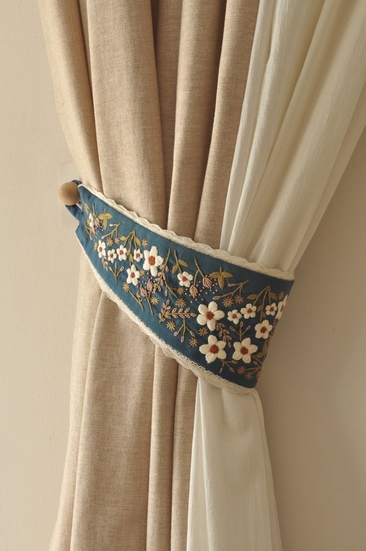 Custom Blinds vs Ready-Made: Which One is Right for Your Home?